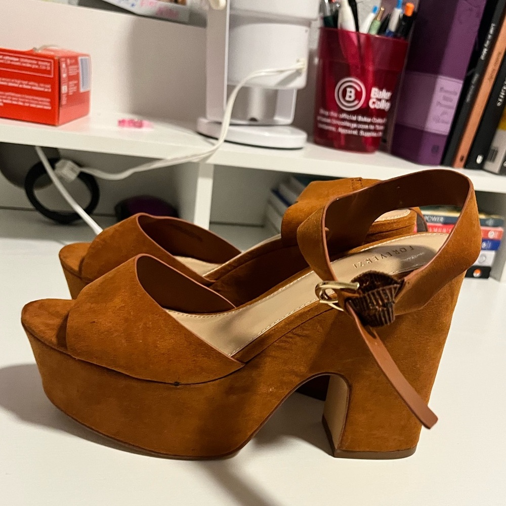Platform Sandals 🤍 - Picture 2 of 4